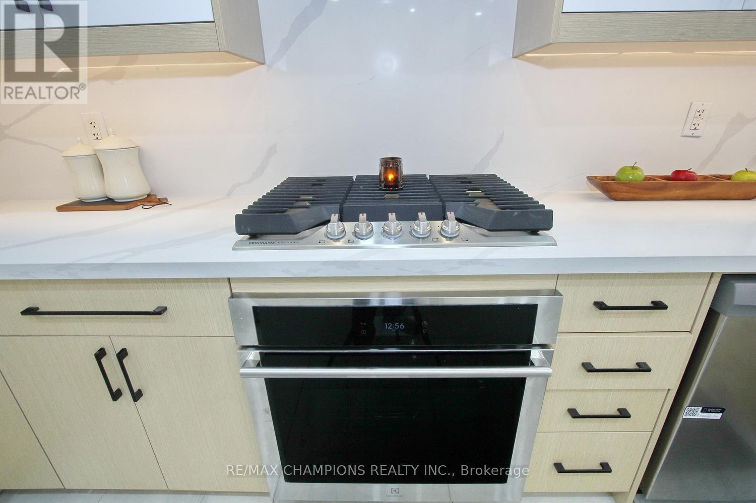 16 Glencairn Square Property Photo 18