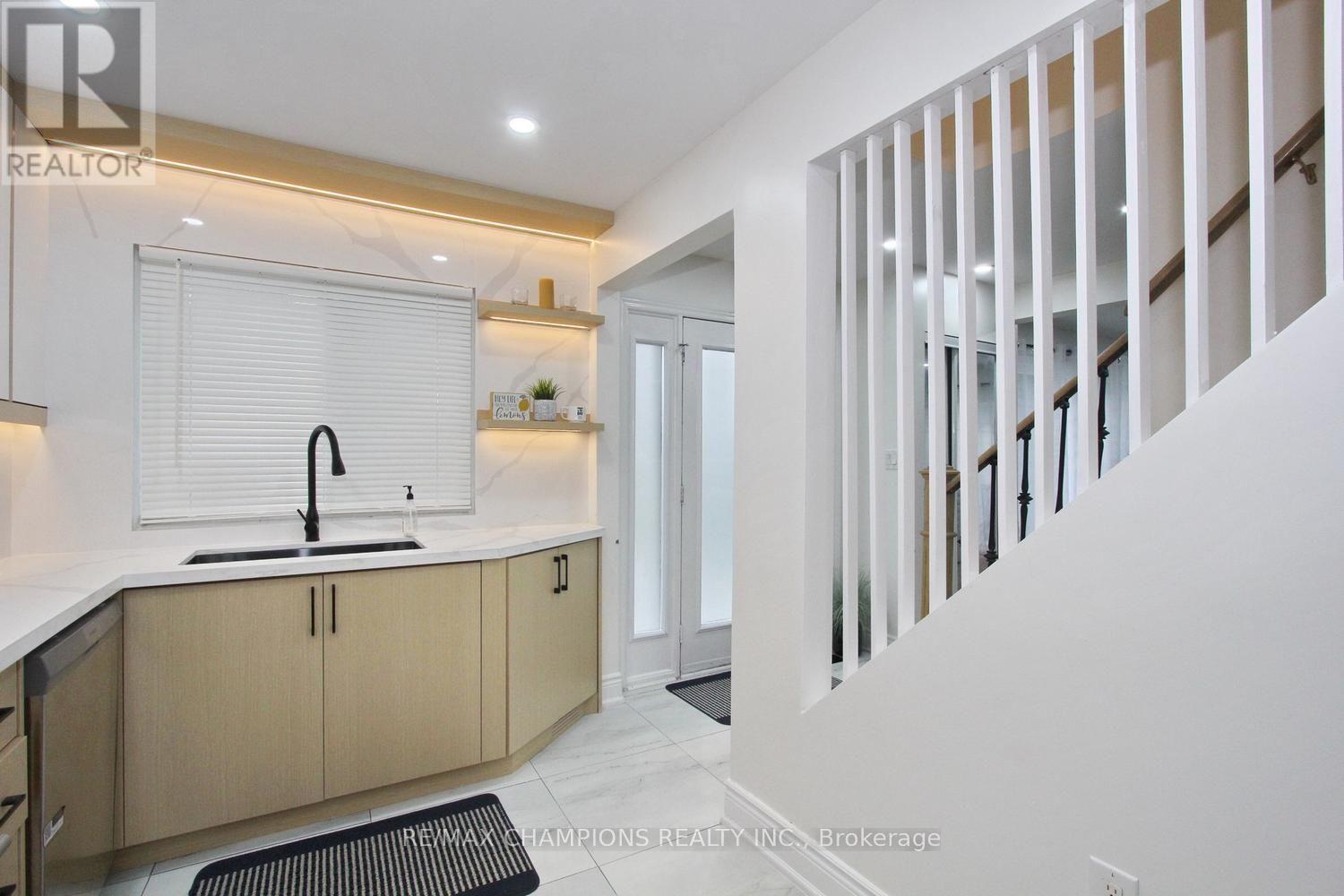 16 Glencairn Square Property Photo 21