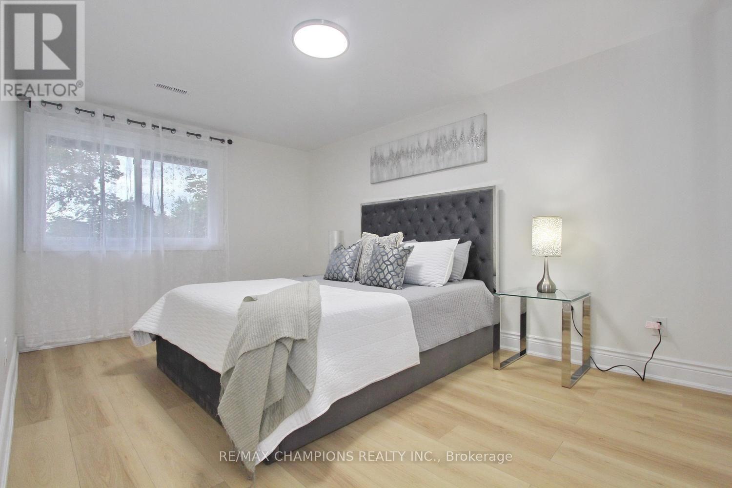 16 Glencairn Square Property Photo 23