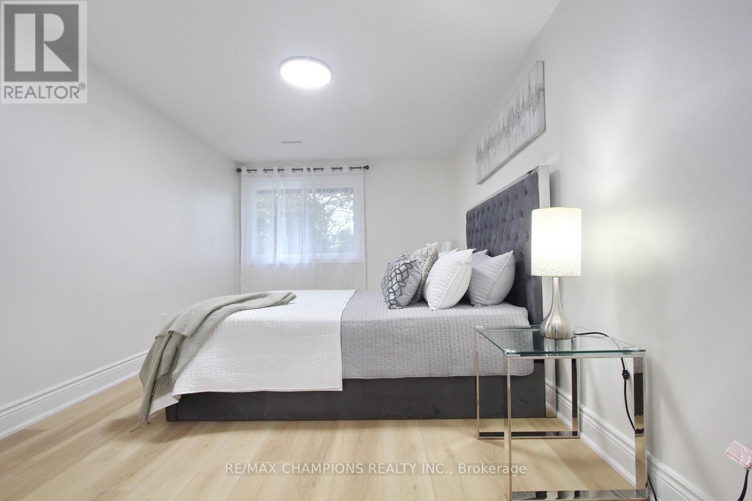 16 Glencairn Square Property Photo 24