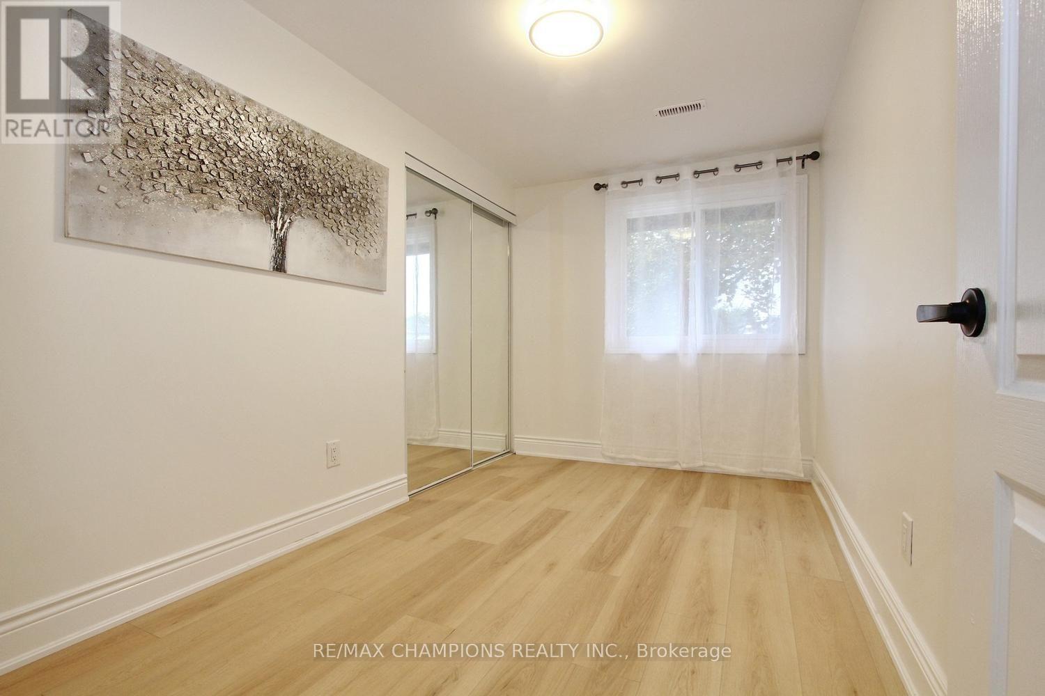 16 Glencairn Square Property Photo 28