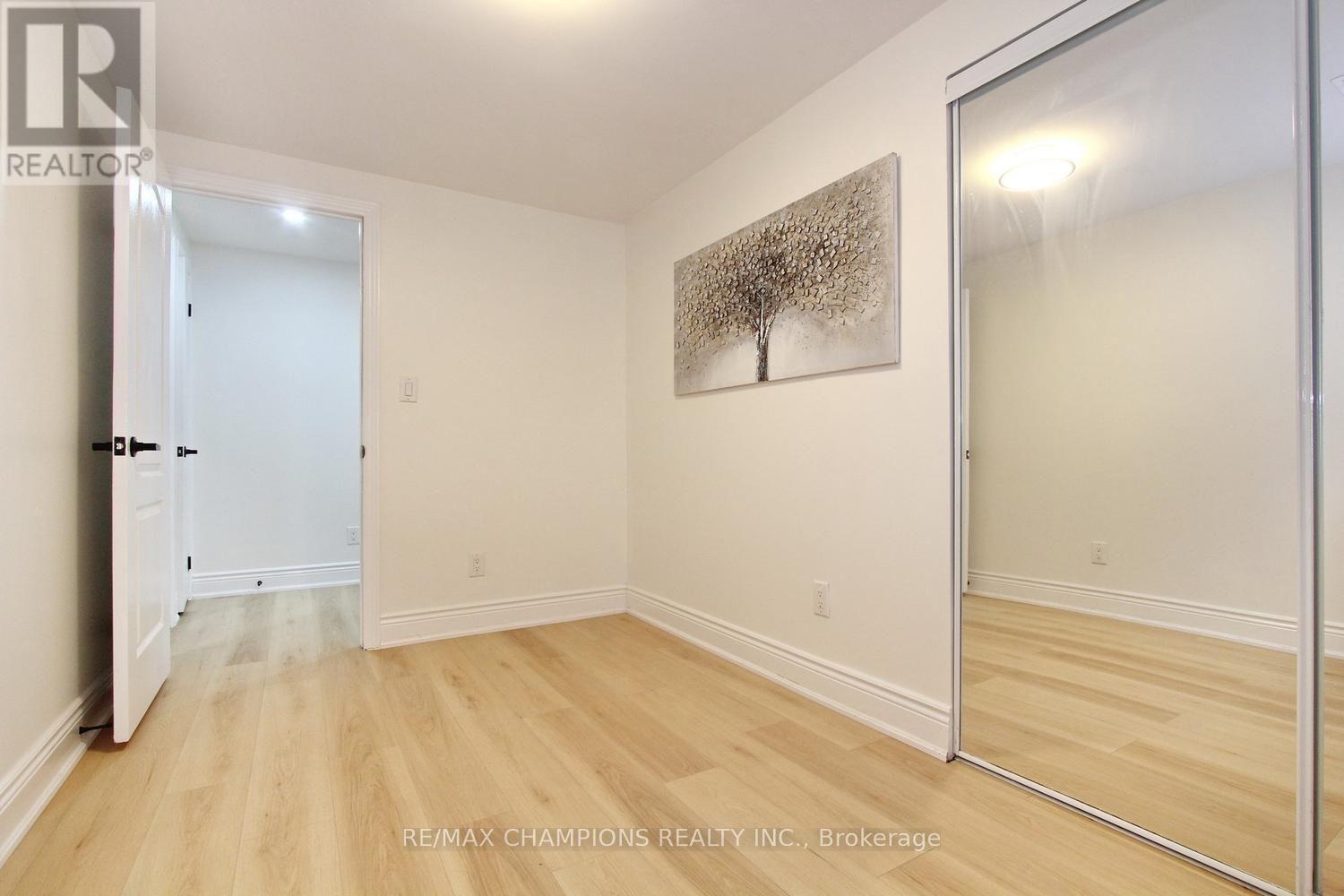 16 Glencairn Square Property Photo 29