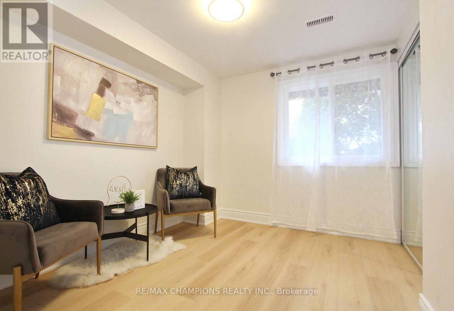 16 Glencairn Square Property Photo 30
