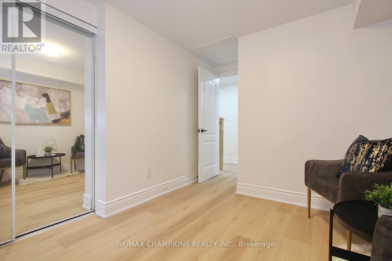 16 Glencairn Square Property Photo 32