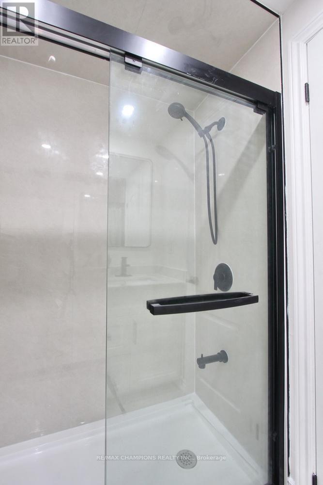 16 Glencairn Square Property Photo 34