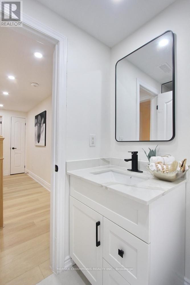 16 Glencairn Square Property Photo 35