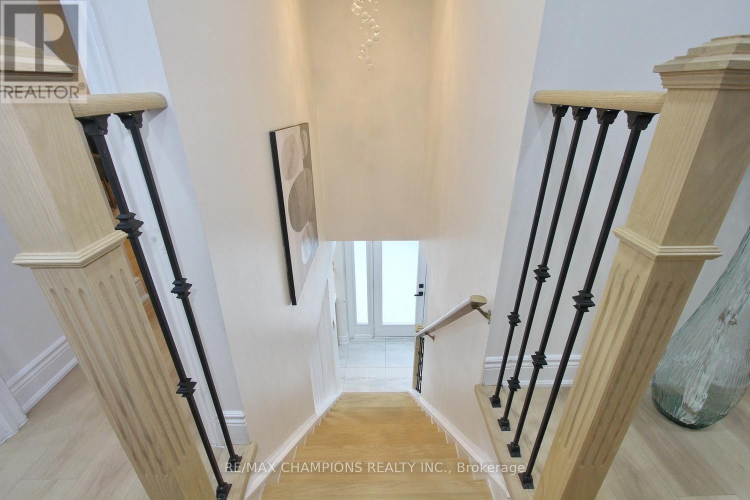 16 Glencairn Square Property Photo 36