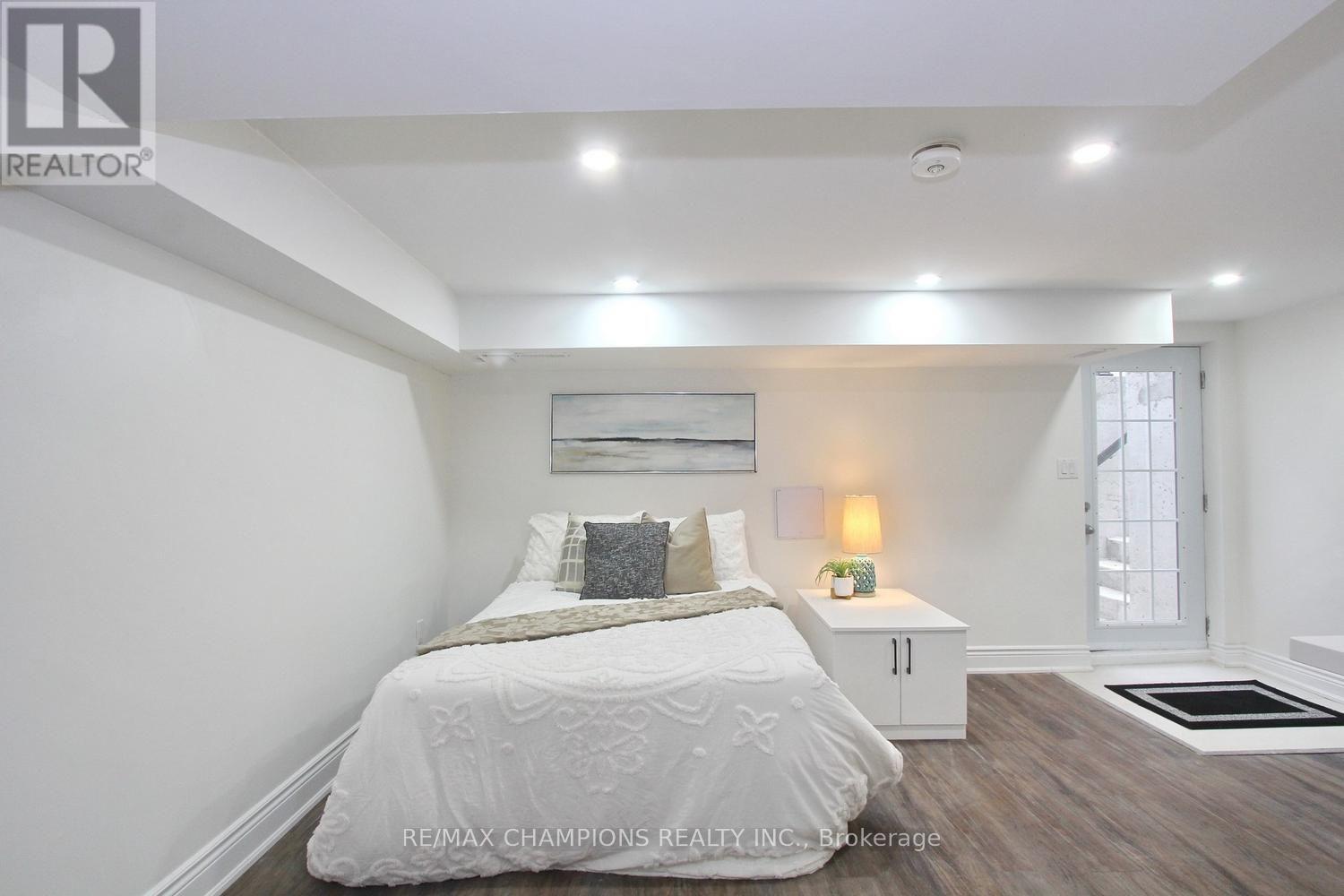 16 Glencairn Square Property Photo 38