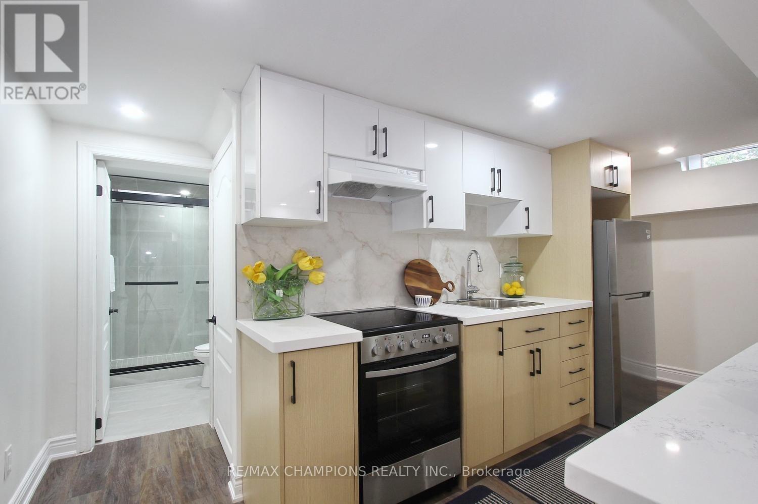 16 Glencairn Square Property Photo 41