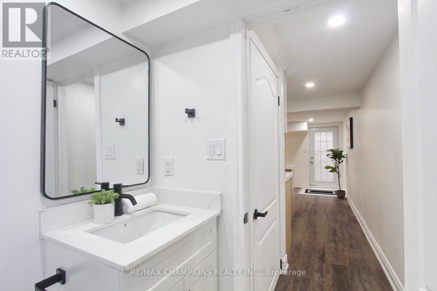 16 Glencairn Square Property Photo 43