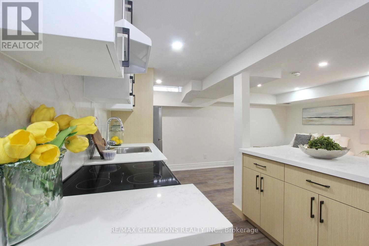 16 Glencairn Square Property Photo 44