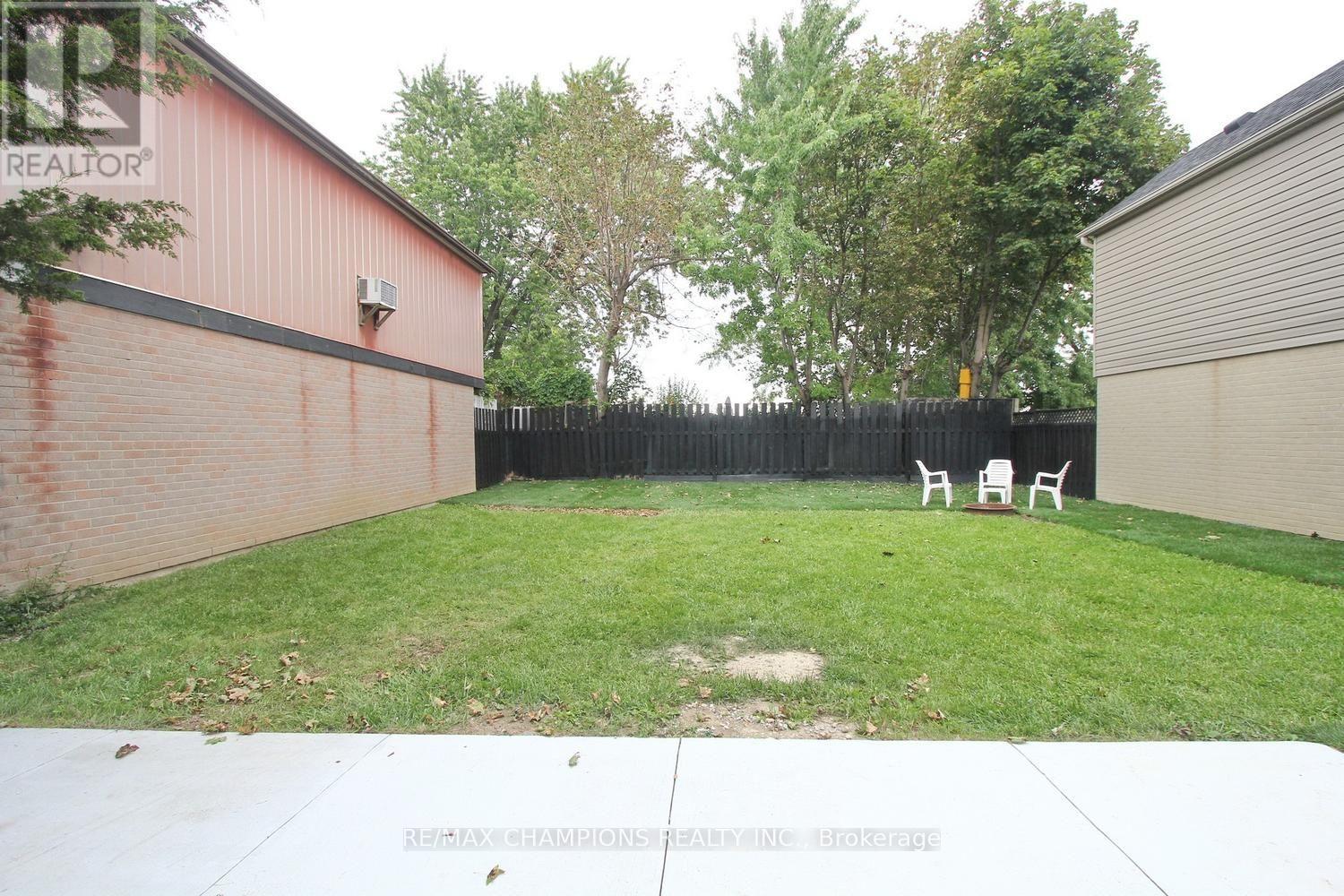 16 Glencairn Square Property Photo 47