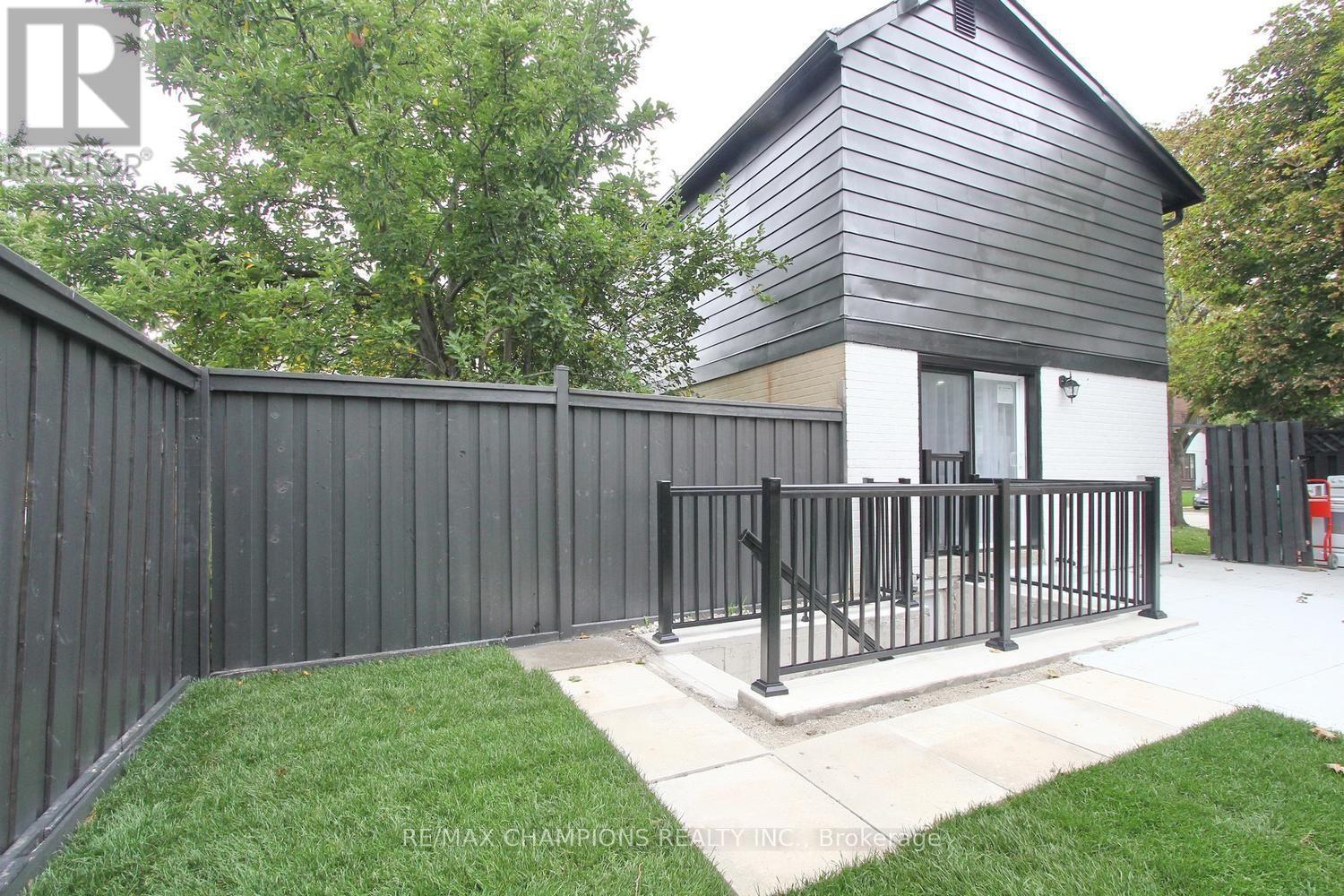 16 Glencairn Square Property Photo 49