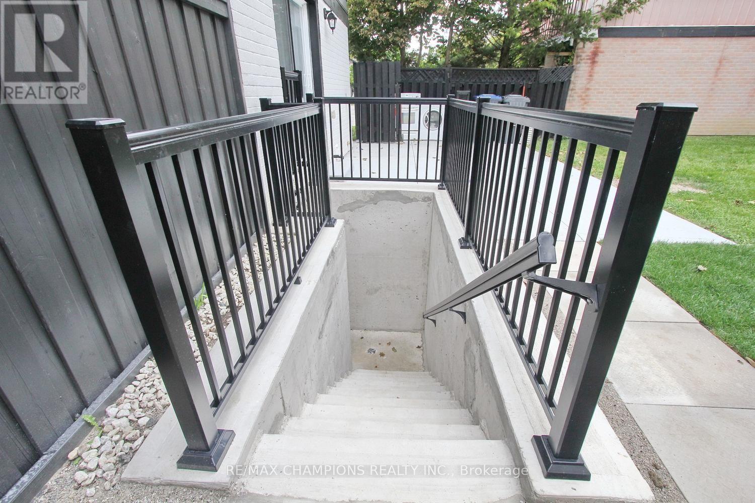 16 Glencairn Square Property Photo 50