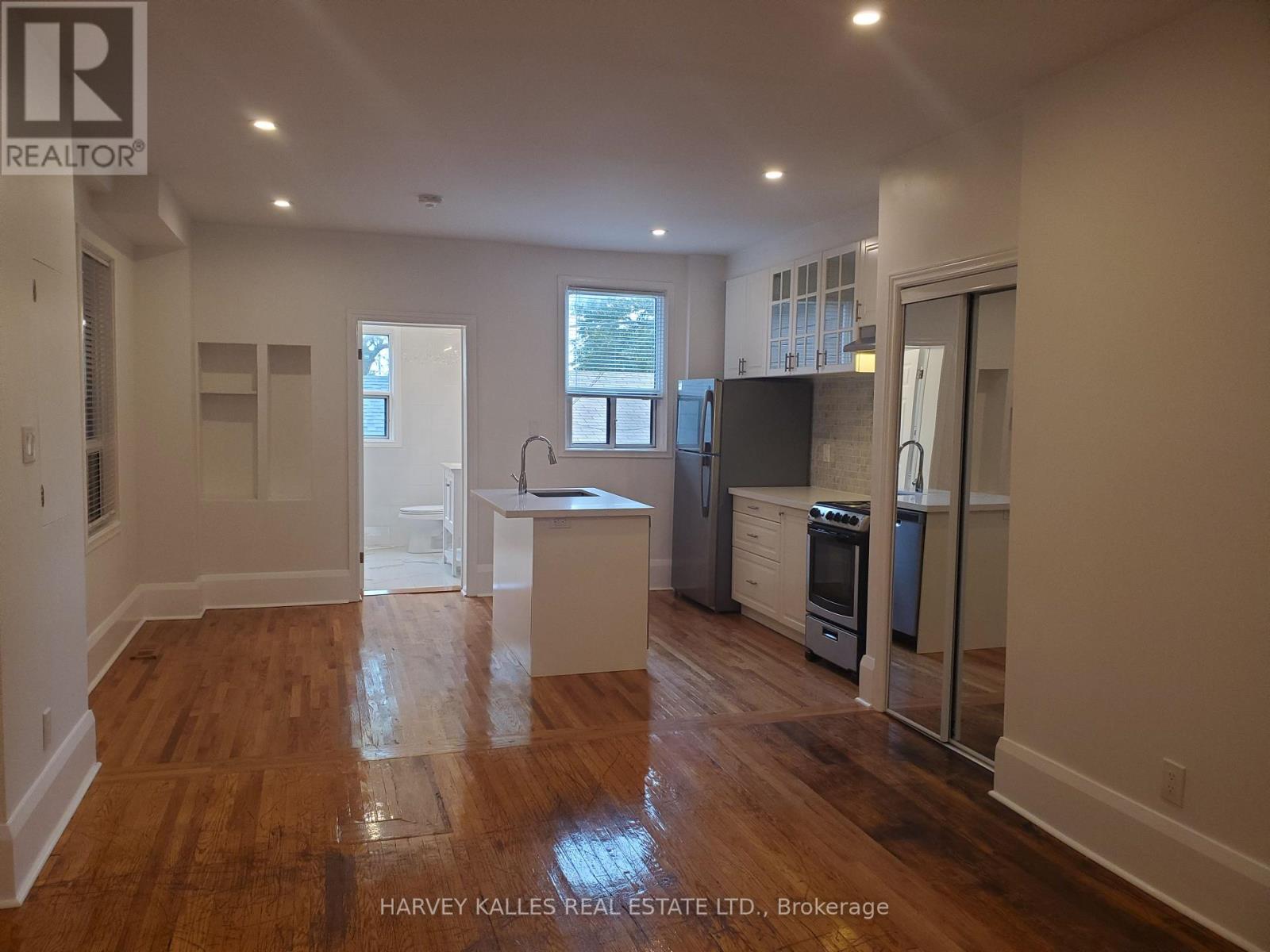 Main - 1300 Lansdowne Avenue Property Photo 3