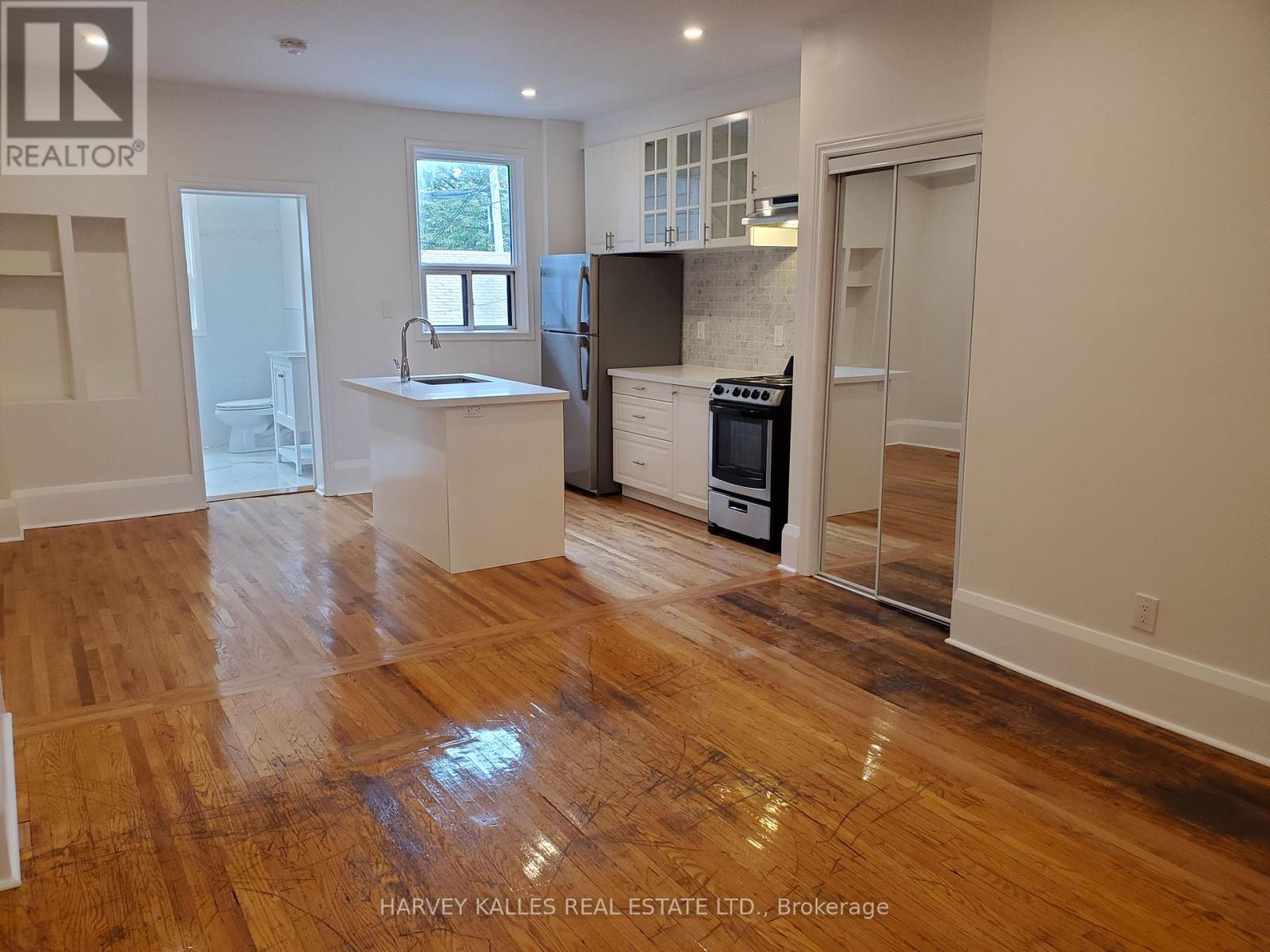 Main - 1300 Lansdowne Avenue Property Photo 7