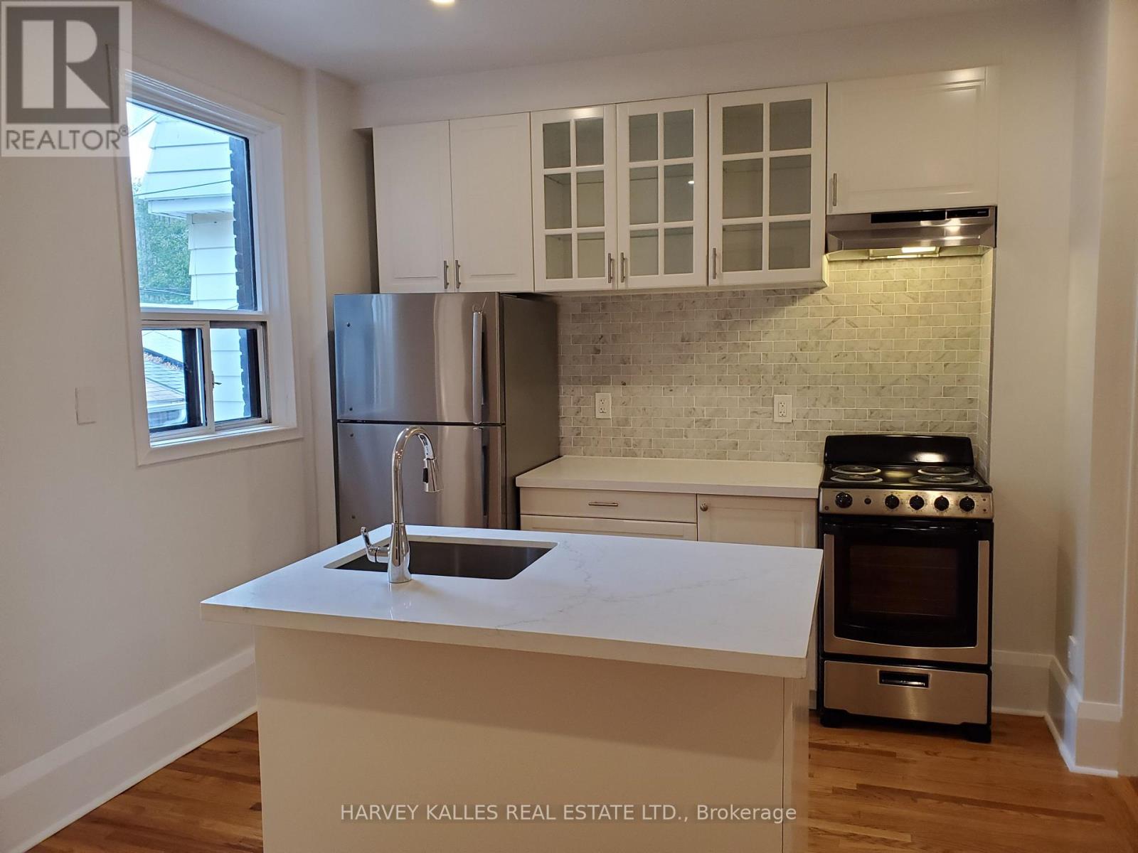 Main - 1300 Lansdowne Avenue Property Photo 8