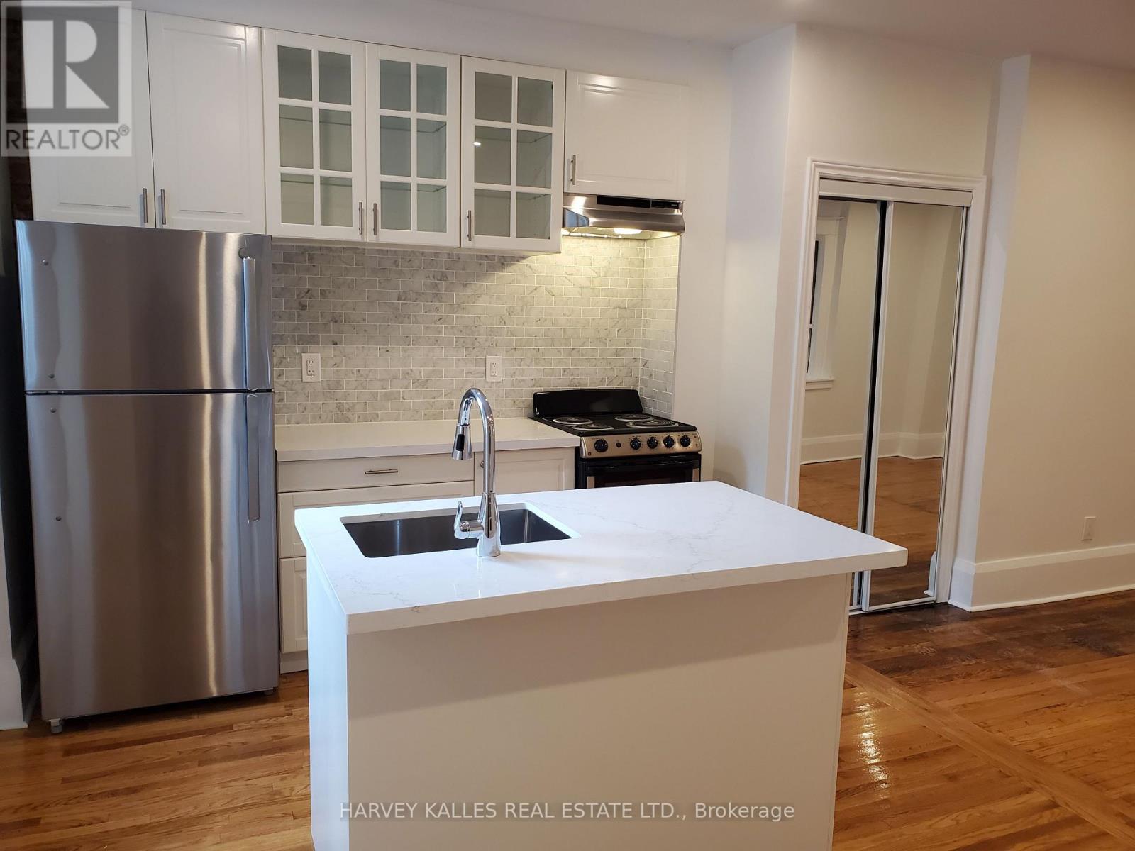 Main - 1300 Lansdowne Avenue Property Photo 9