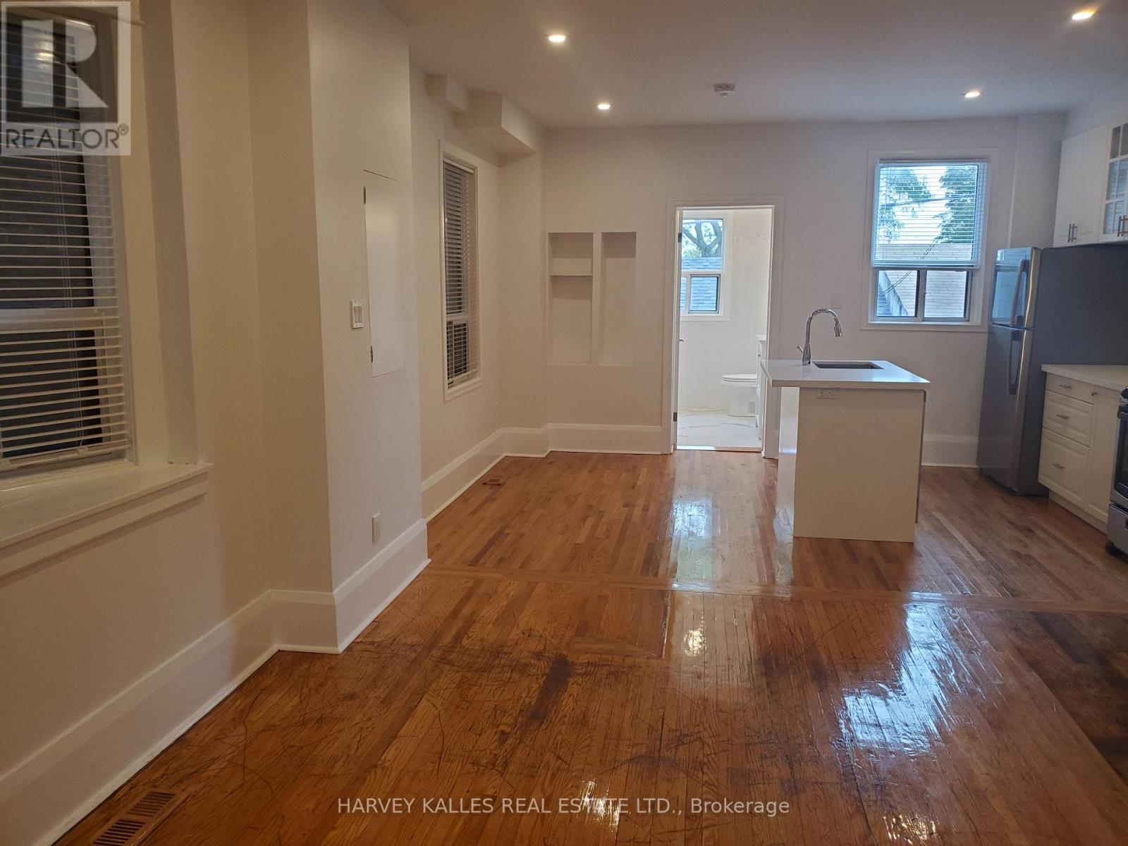 Main - 1300 Lansdowne Avenue Property Photo 10