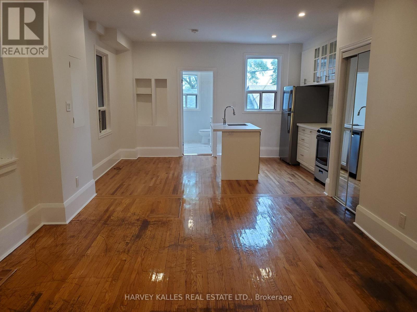 Main - 1300 Lansdowne Avenue Property Photo 14