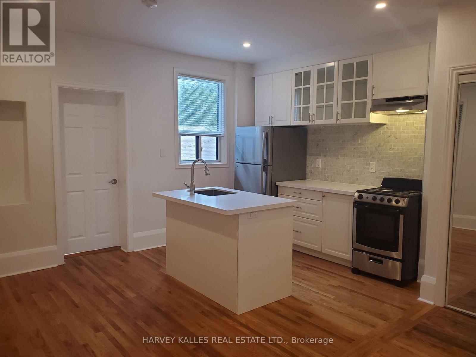 Main - 1300 Lansdowne Avenue Property Photo 15