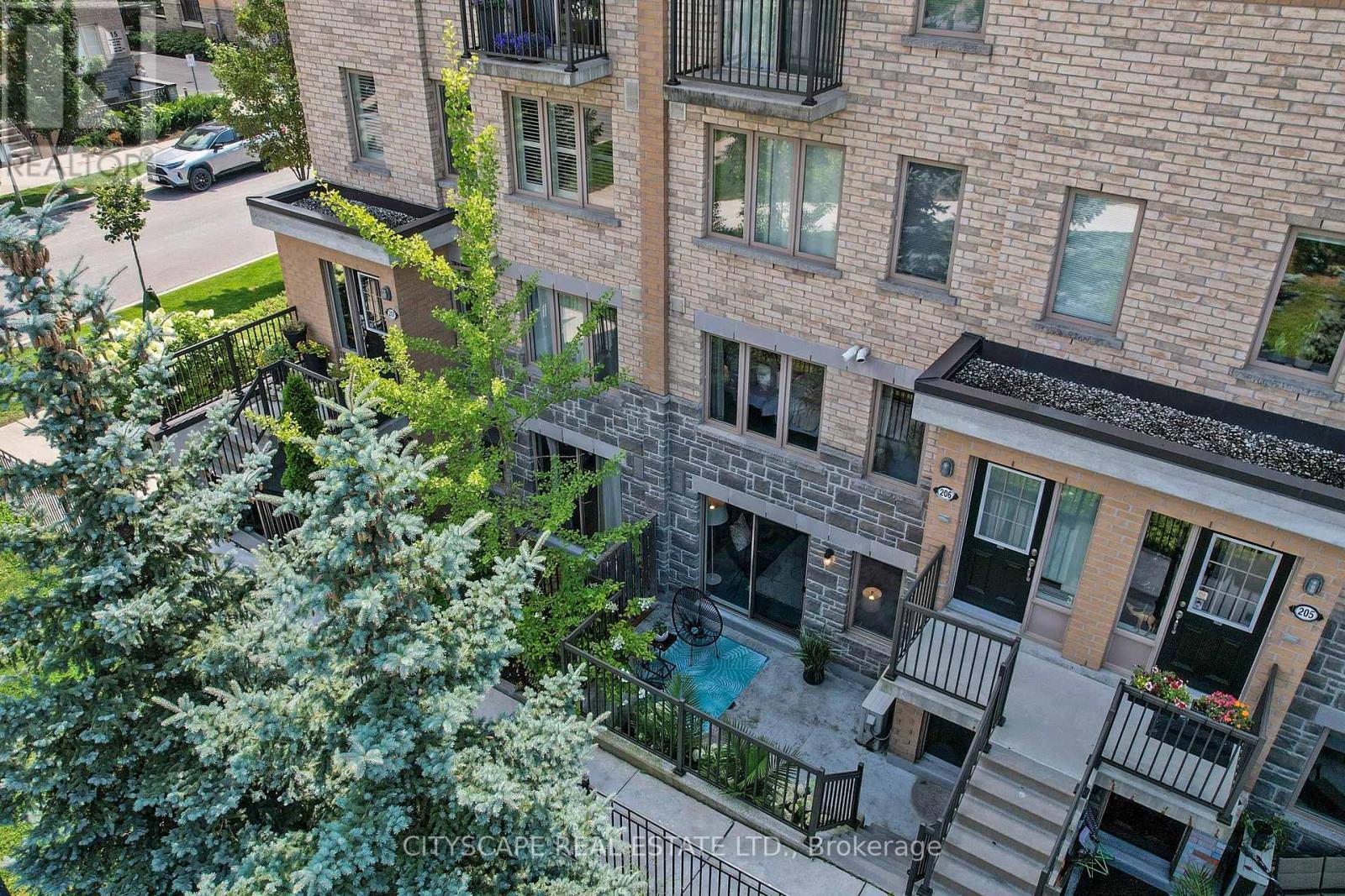 116 - 9 Foundry Avenue Property Photo 4