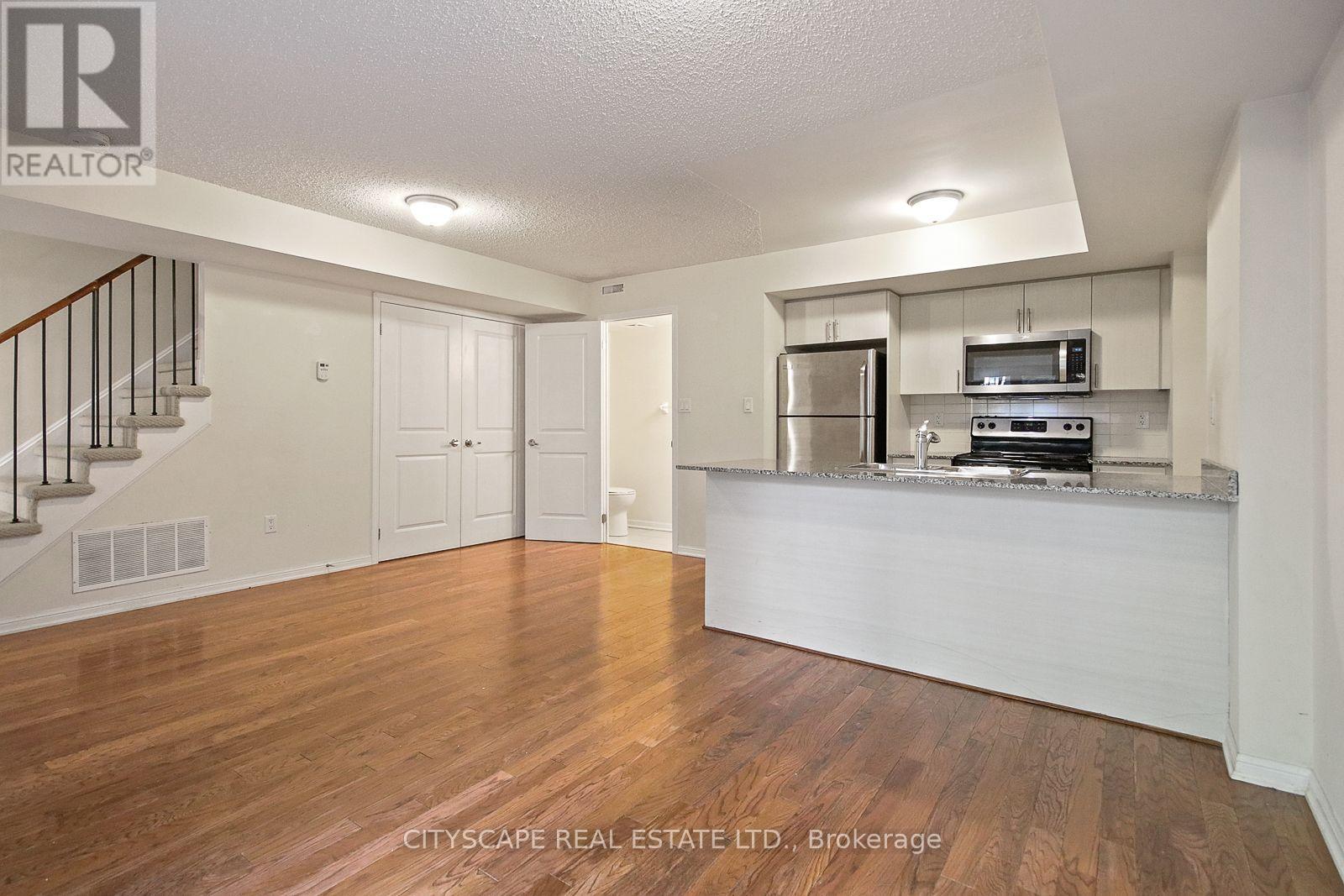 116 - 9 Foundry Avenue Property Photo 31