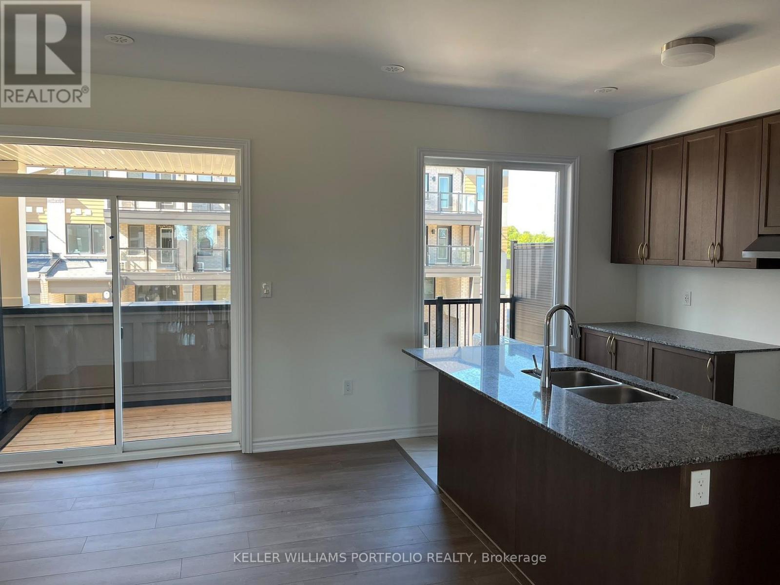 UPPER - 8 THORNBIRD CRESCENT