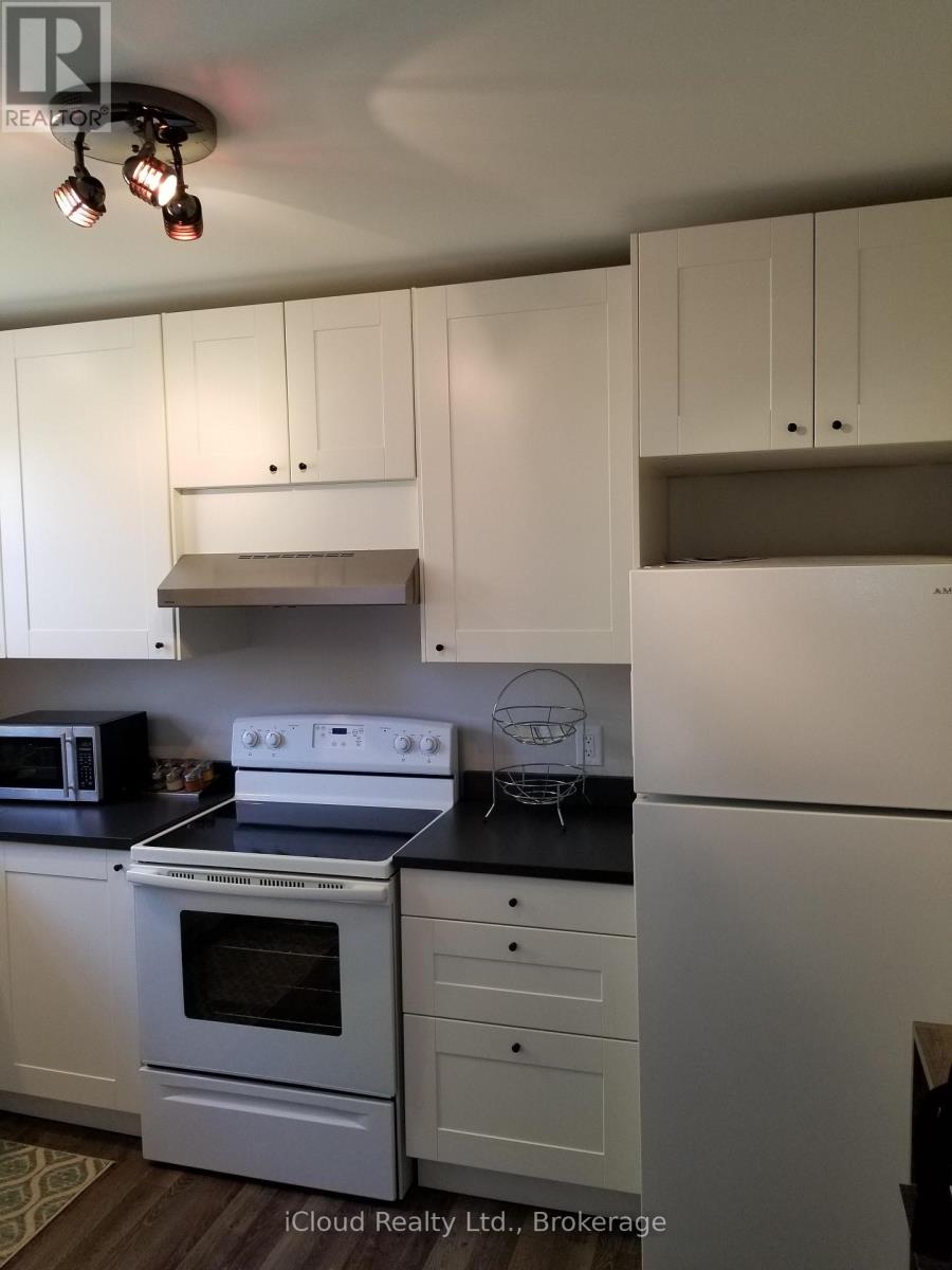 2c - 795 Lakeshore Road E Property Photo 3