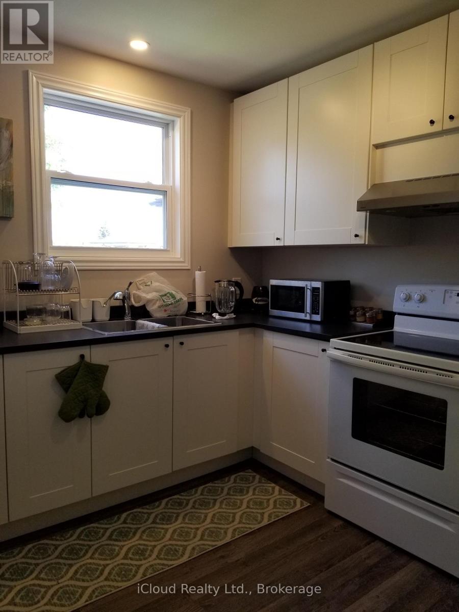 2c - 795 Lakeshore Road E Property Photo 4