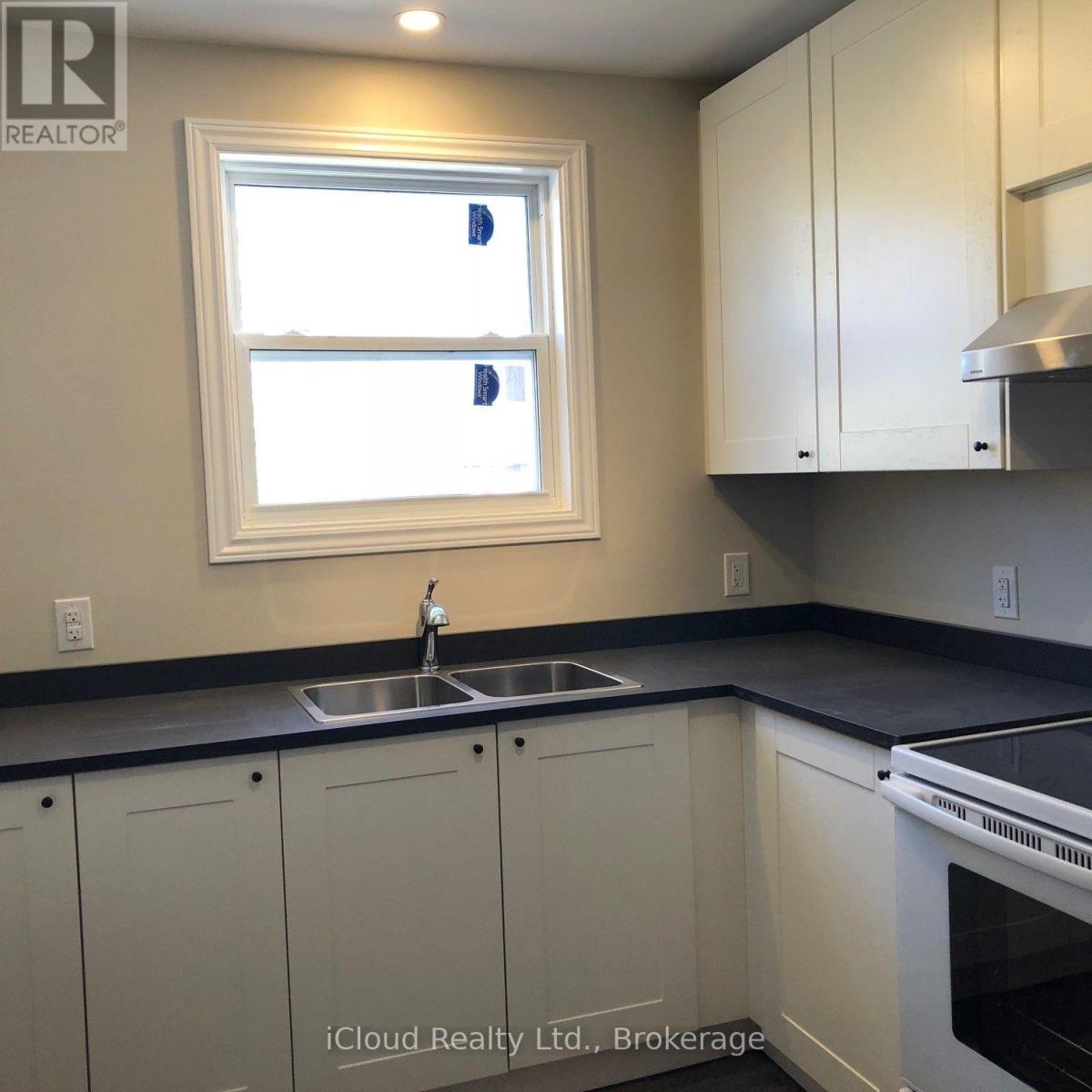 2c - 795 Lakeshore Road E Property Photo 12