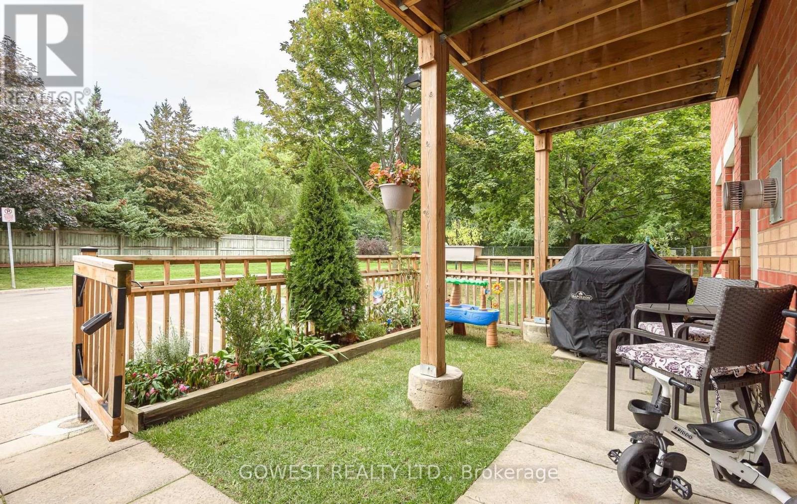 1202 - 4140 Foxwood Drive Property Photo 5