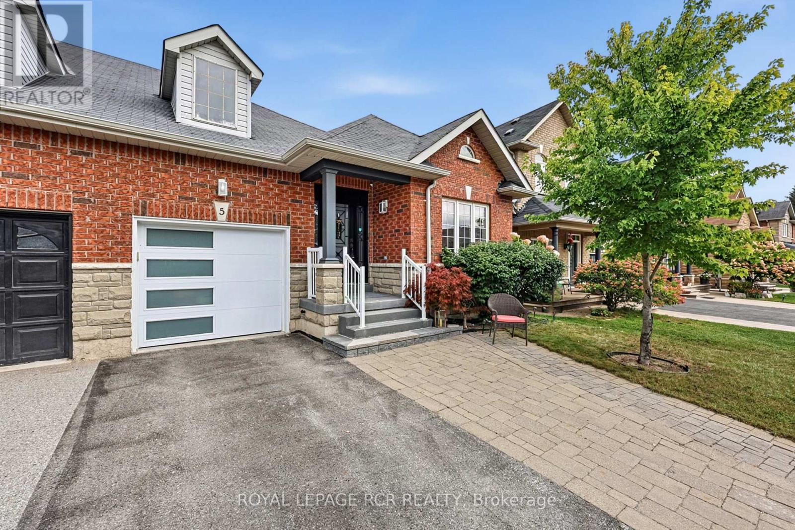5 Borland Crescent Property Photo 2