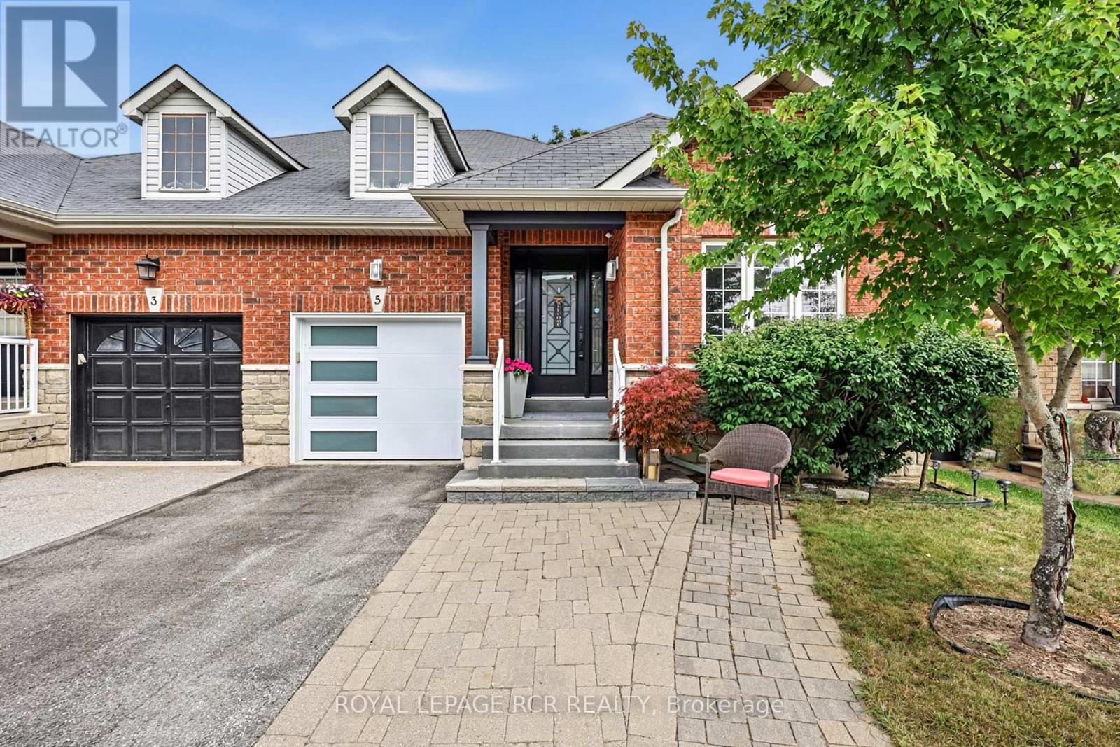5 Borland Crescent Property Photo 3