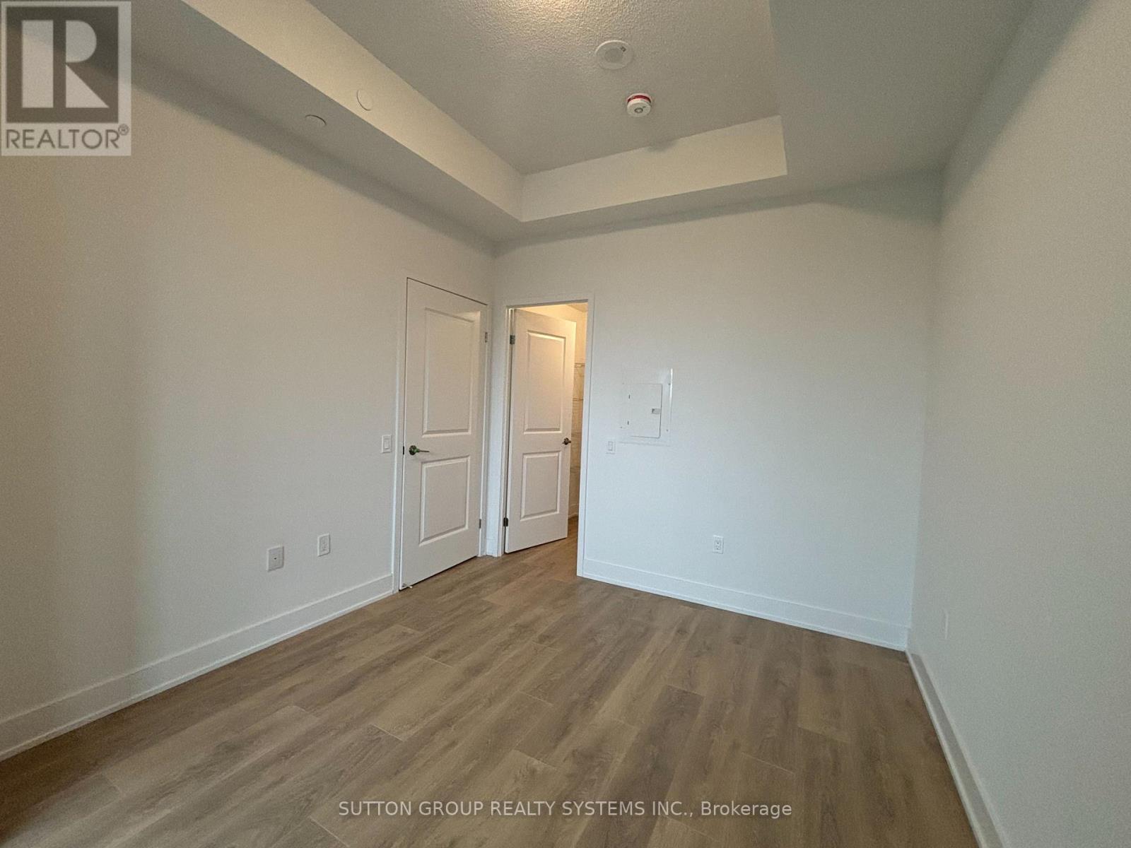 903 - 204 Burnhamthorpe Road E Property Photo 6
