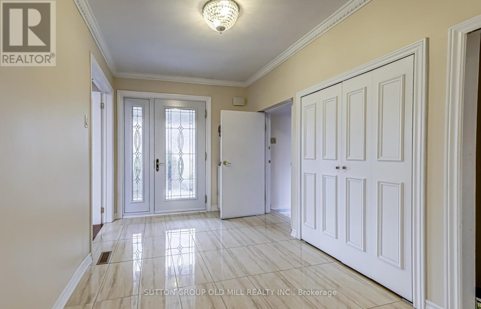 2 Leita Court Property Photo 3