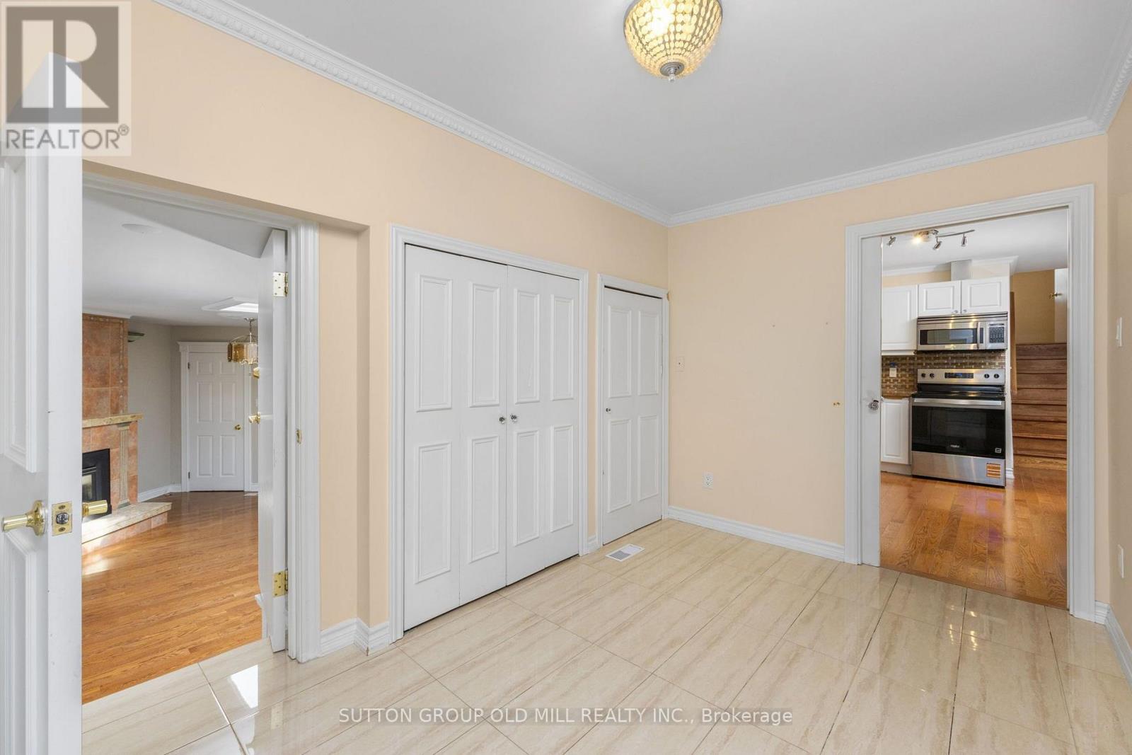 2 Leita Court Property Photo 4