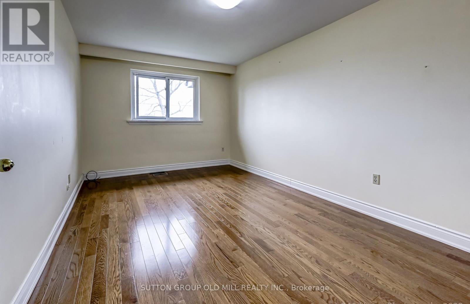 2 Leita Court Property Photo 13