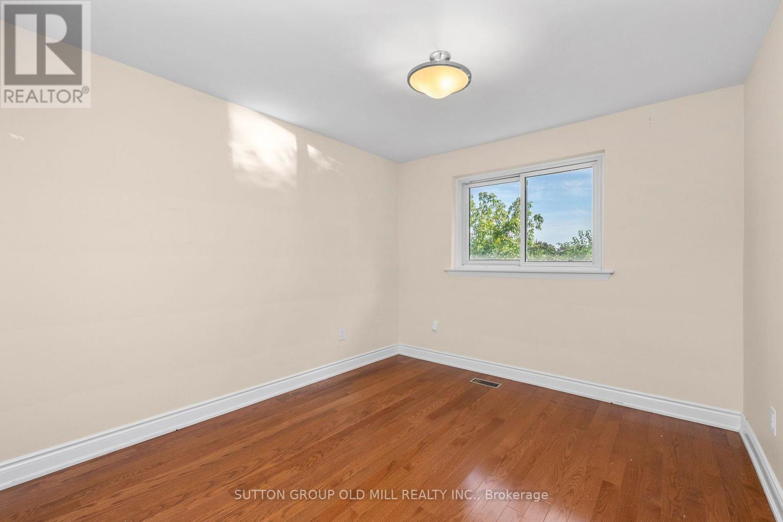 2 Leita Court Property Photo 14
