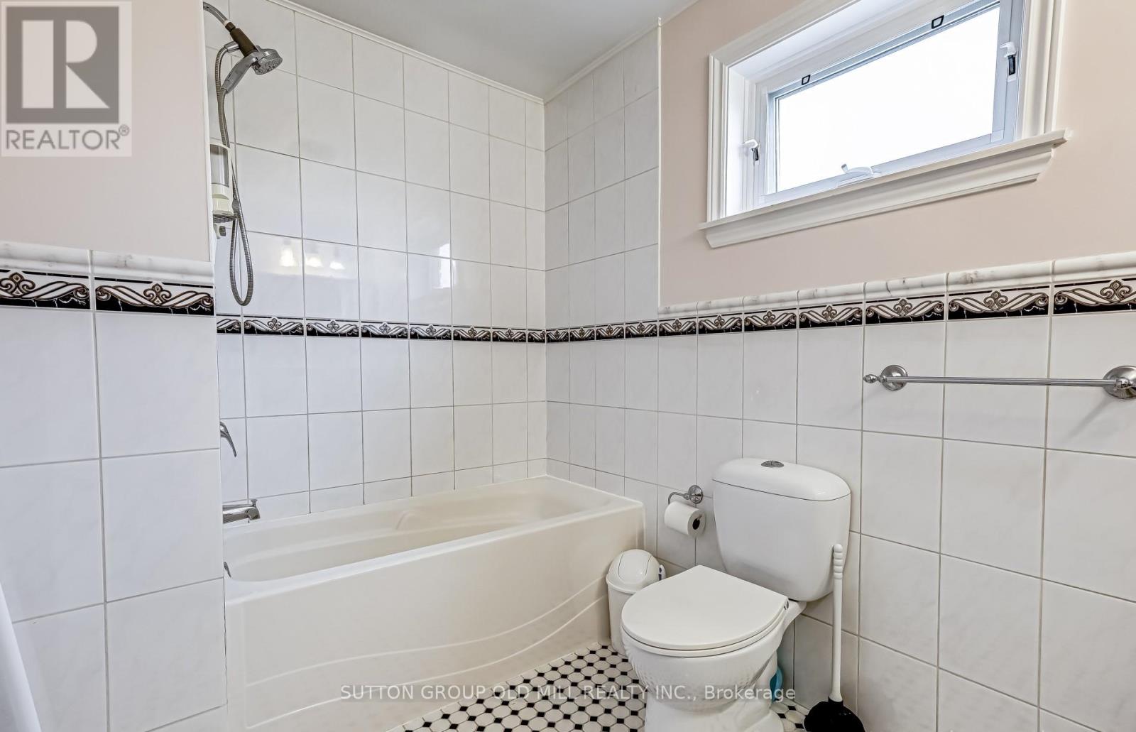 2 Leita Court Property Photo 16