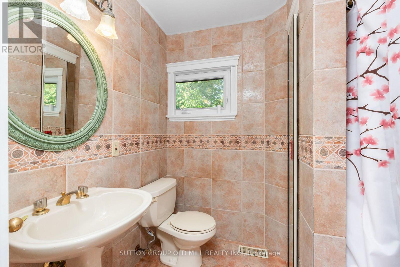 2 Leita Court Property Photo 19