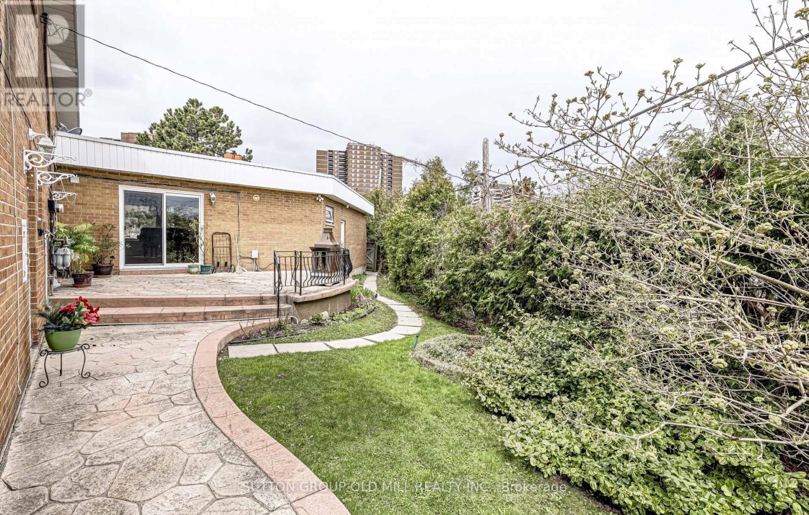 2 Leita Court Property Photo 22