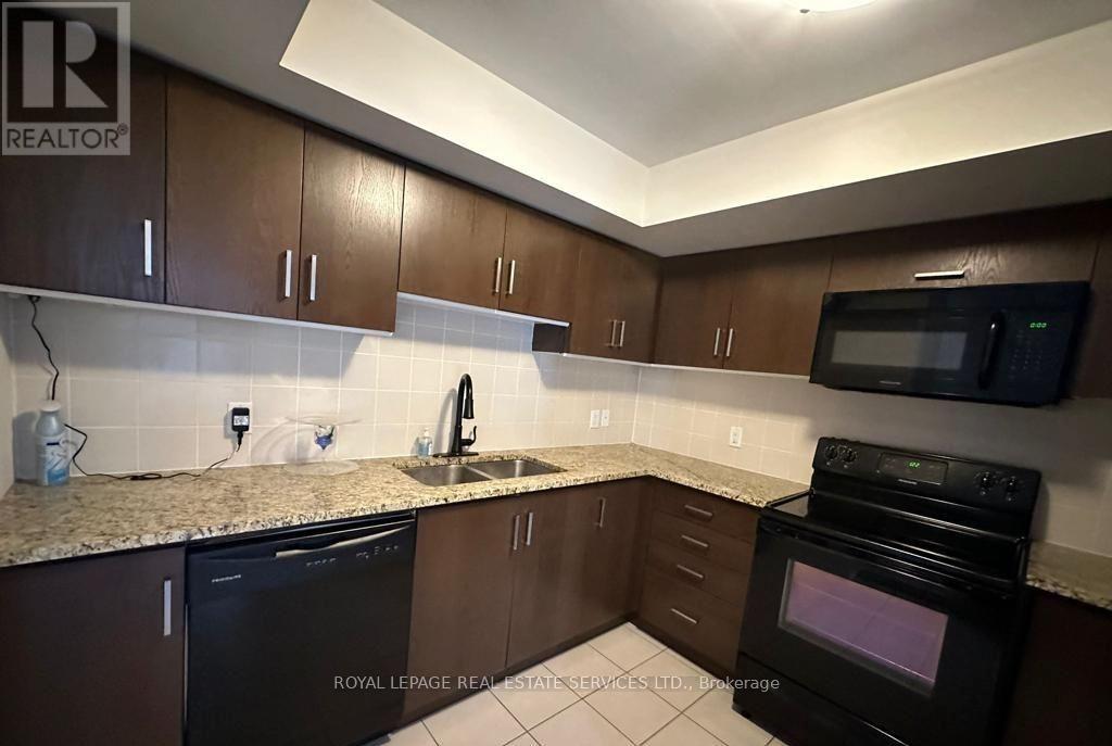 57 - 2441 Greenwich Drive Property Photo 7