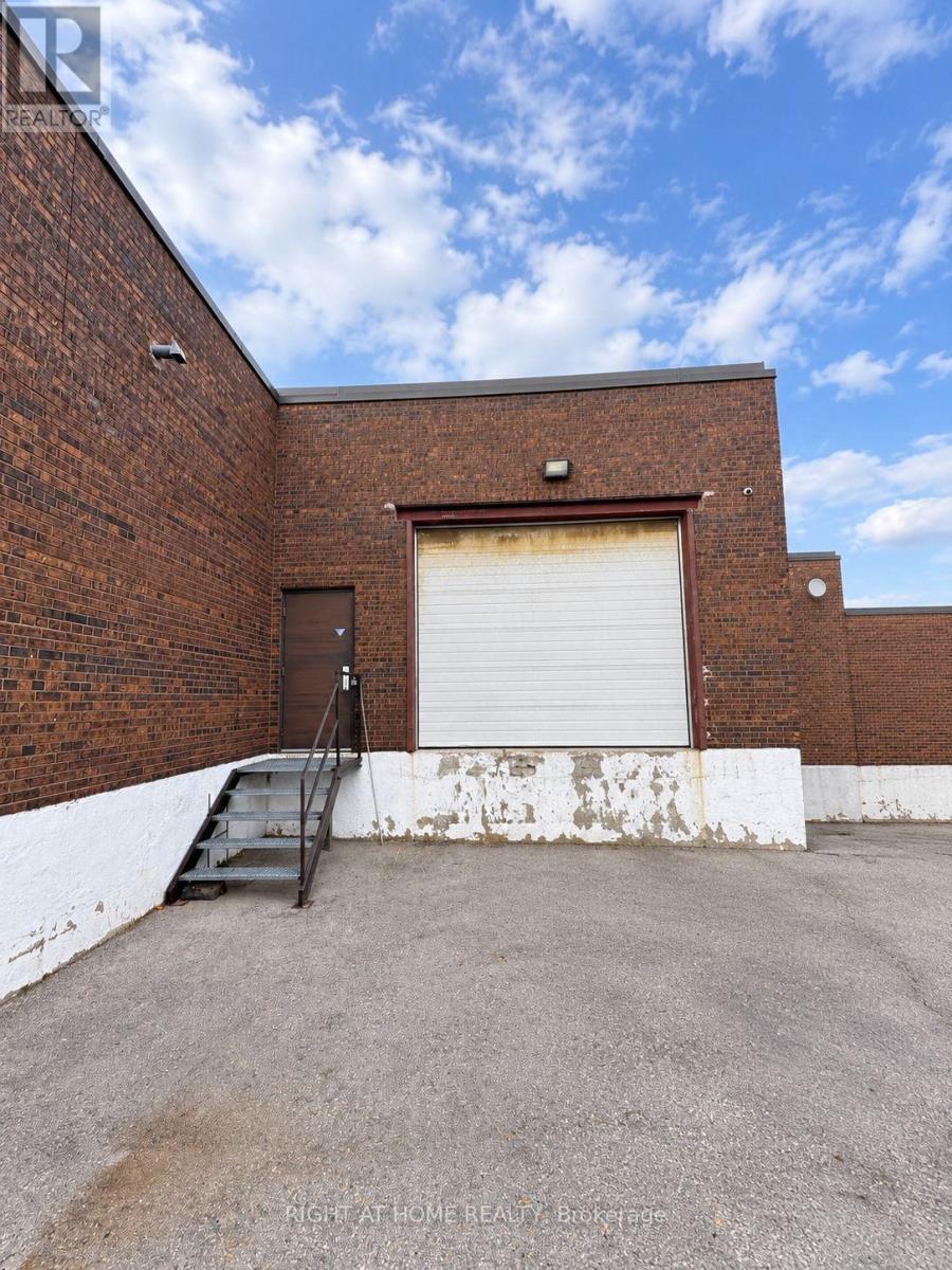 18 - 80 Galaxy Boulevard W Property Photo 14