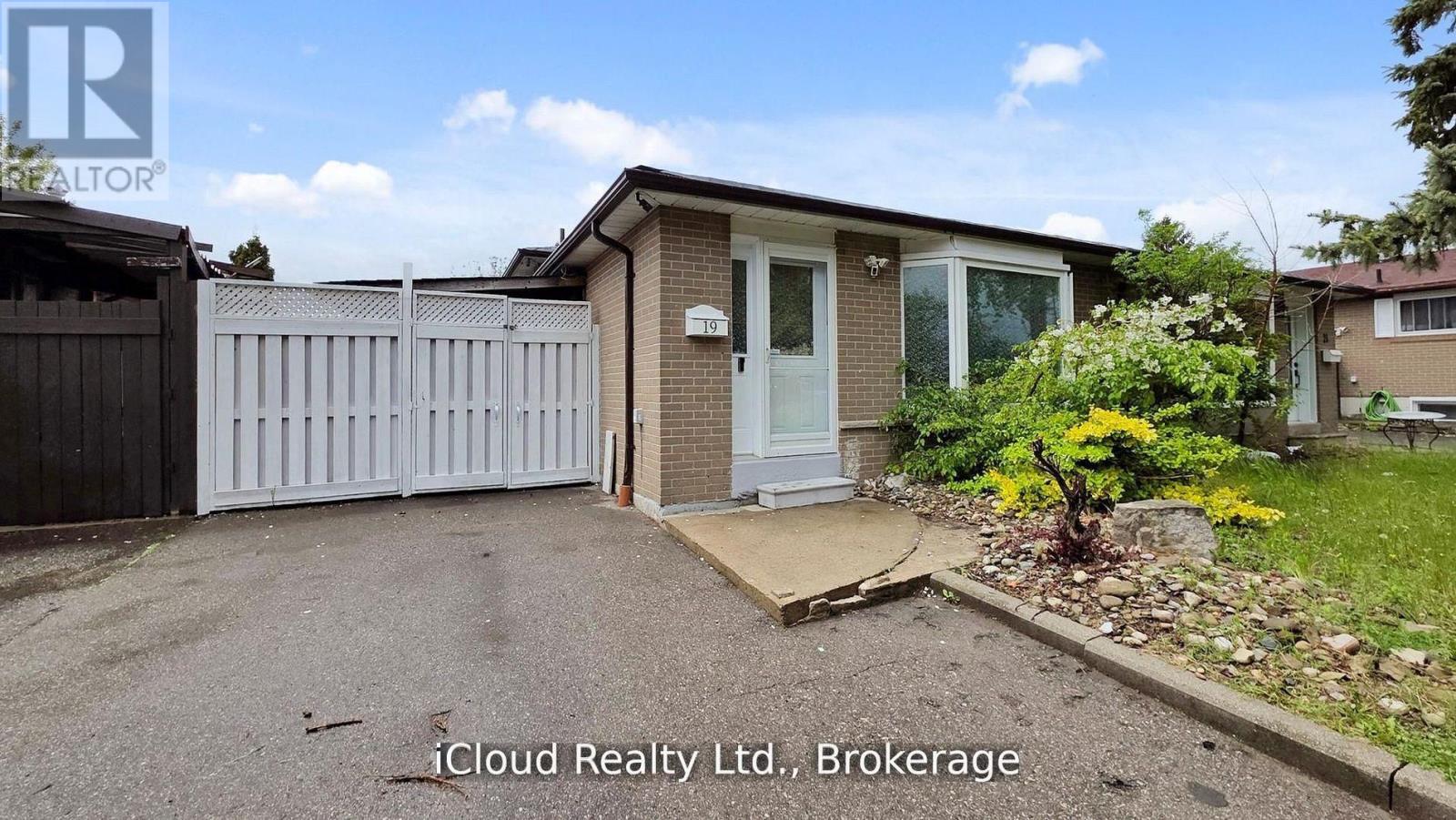 19 FLAMINGO CRESCENT Property Photo 1