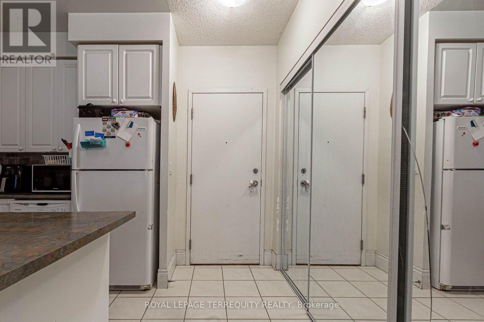 226 - 3888 Duke Of York Boulevard Property Photo 2
