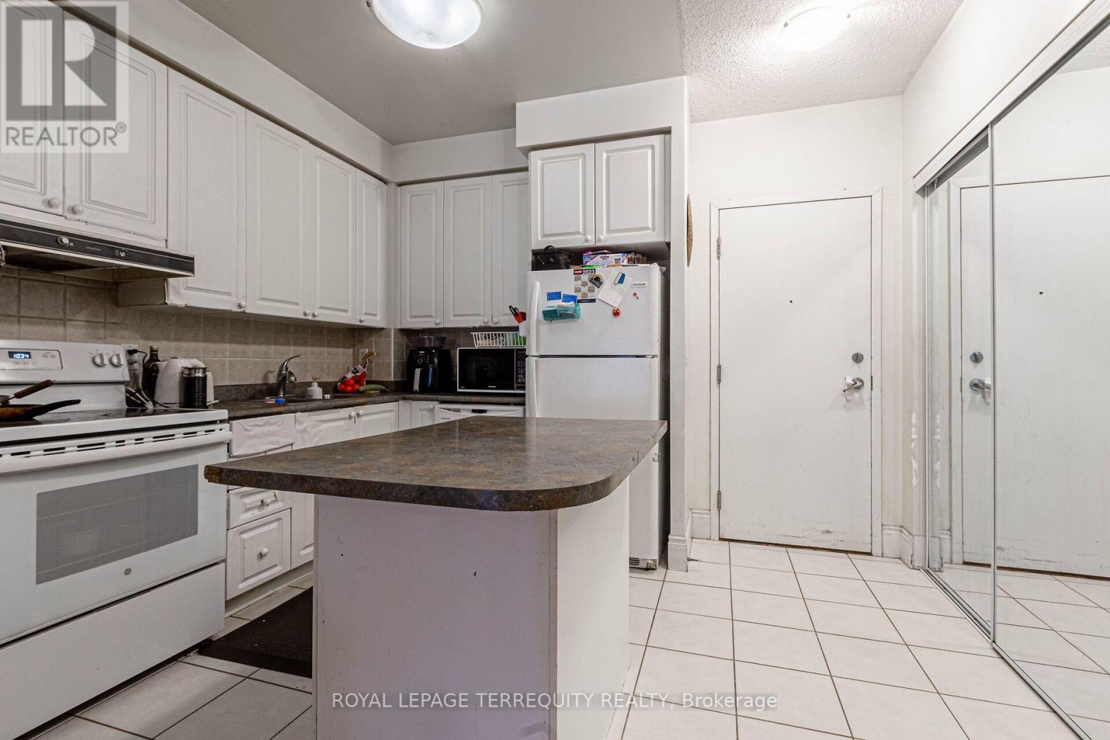 226 - 3888 Duke Of York Boulevard Property Photo 3