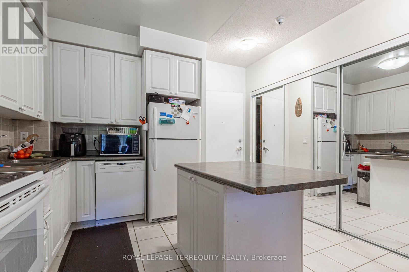 226 - 3888 Duke Of York Boulevard Property Photo 5