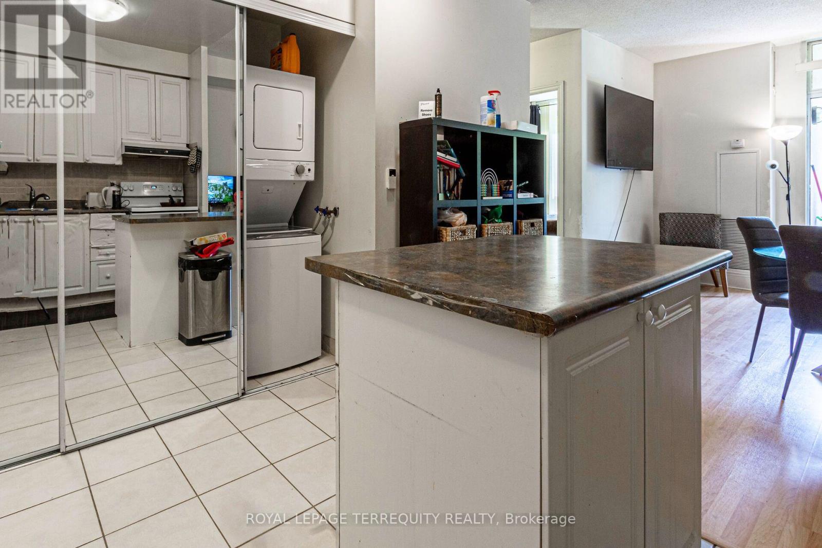 226 - 3888 Duke Of York Boulevard Property Photo 6