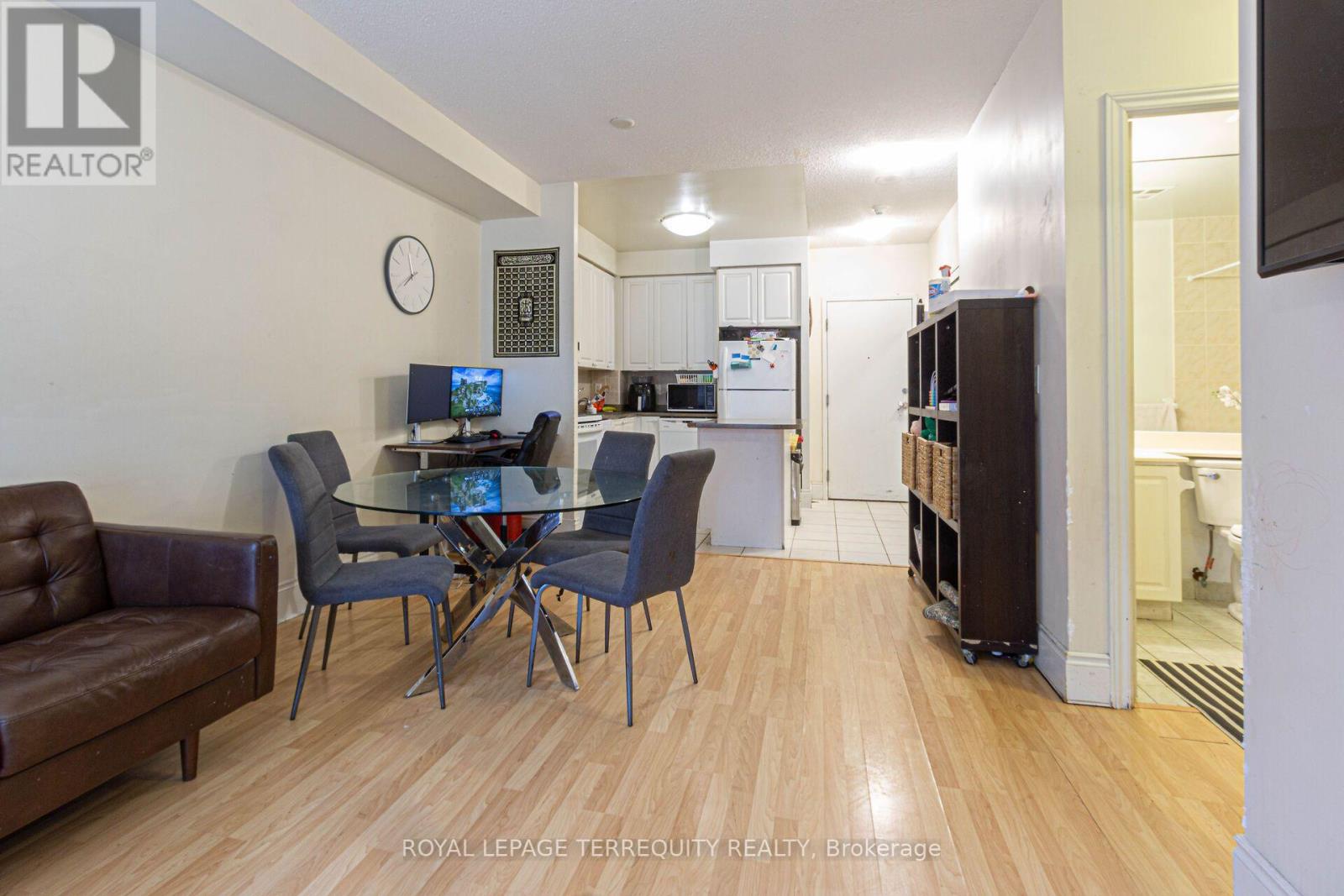 226 - 3888 Duke Of York Boulevard Property Photo 9